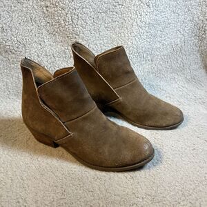 Ruff Hewn Women’s 7 M Light Brown Easton Booties